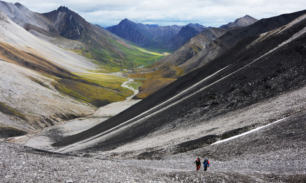 gates-of-the-arctic Photo of hikers in the Arctic